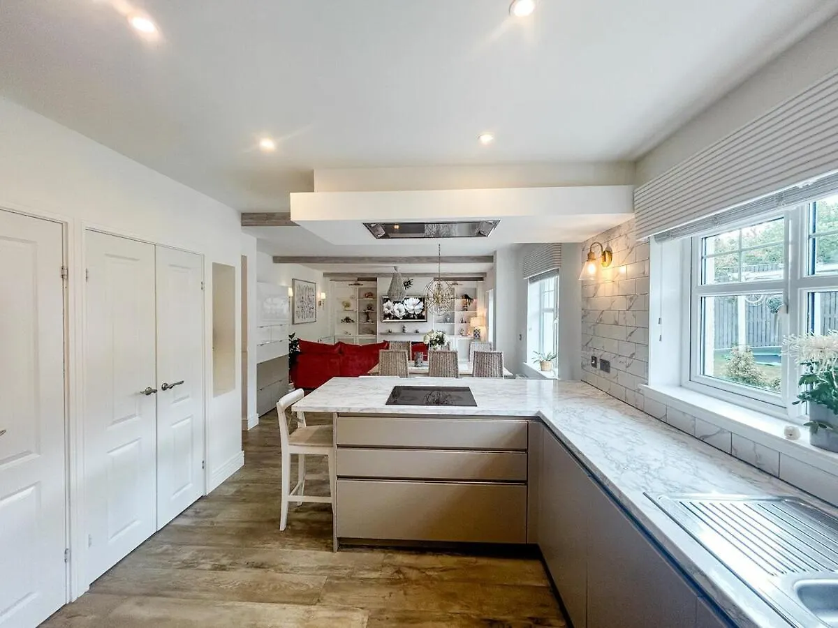 Luxury Large Family Home In Edinburgh