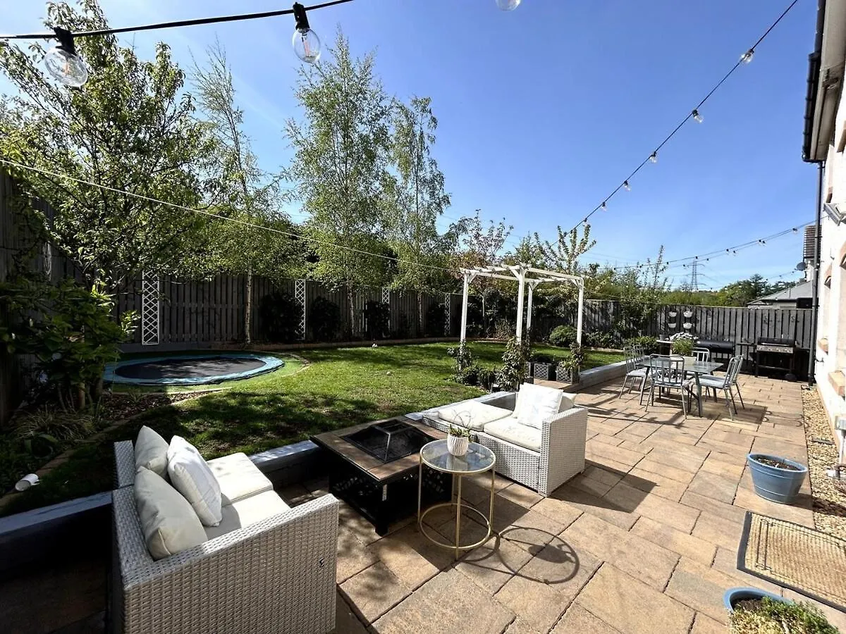 Luxury Large Family Home In אדינבורו 0*,