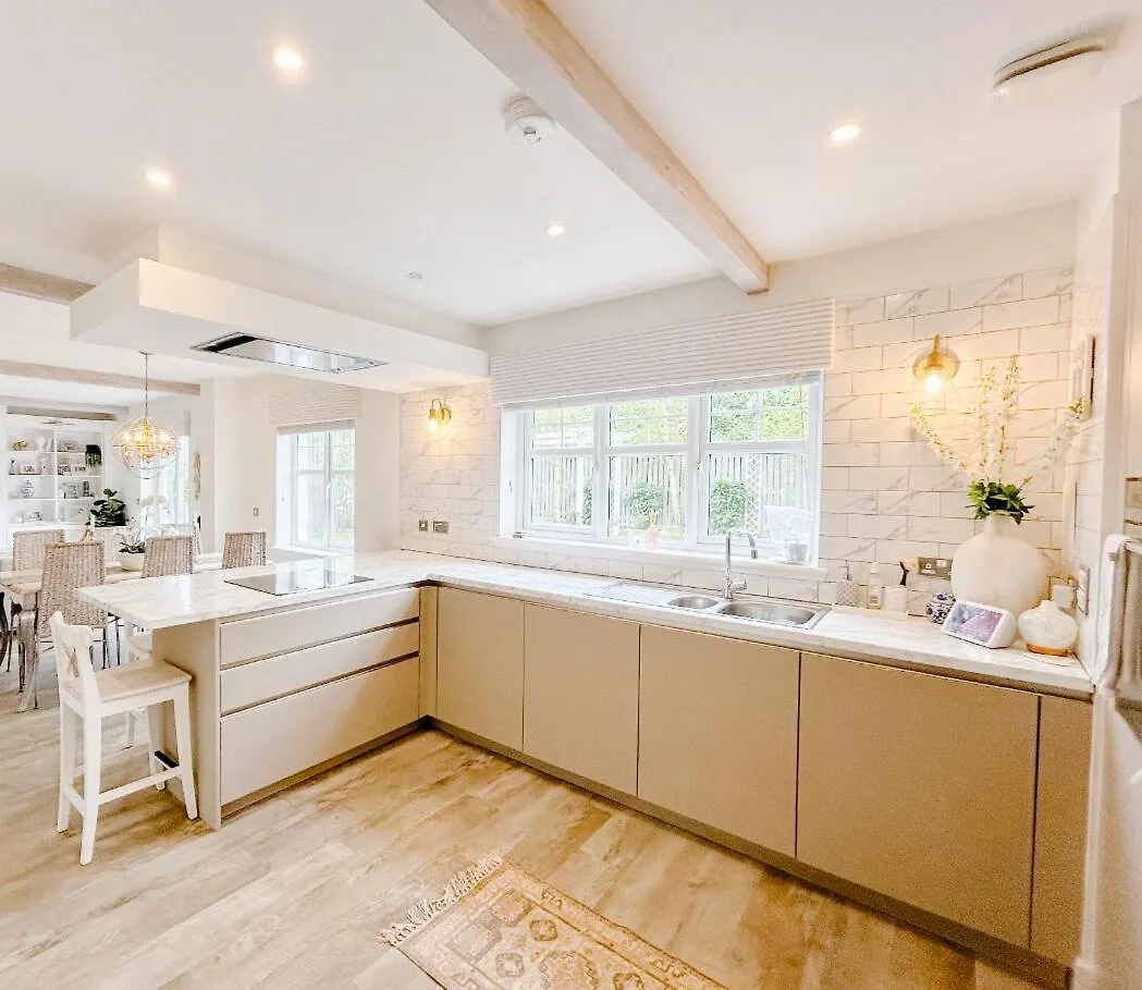 Luxury Large Family Home In אדינבורו בית נופש